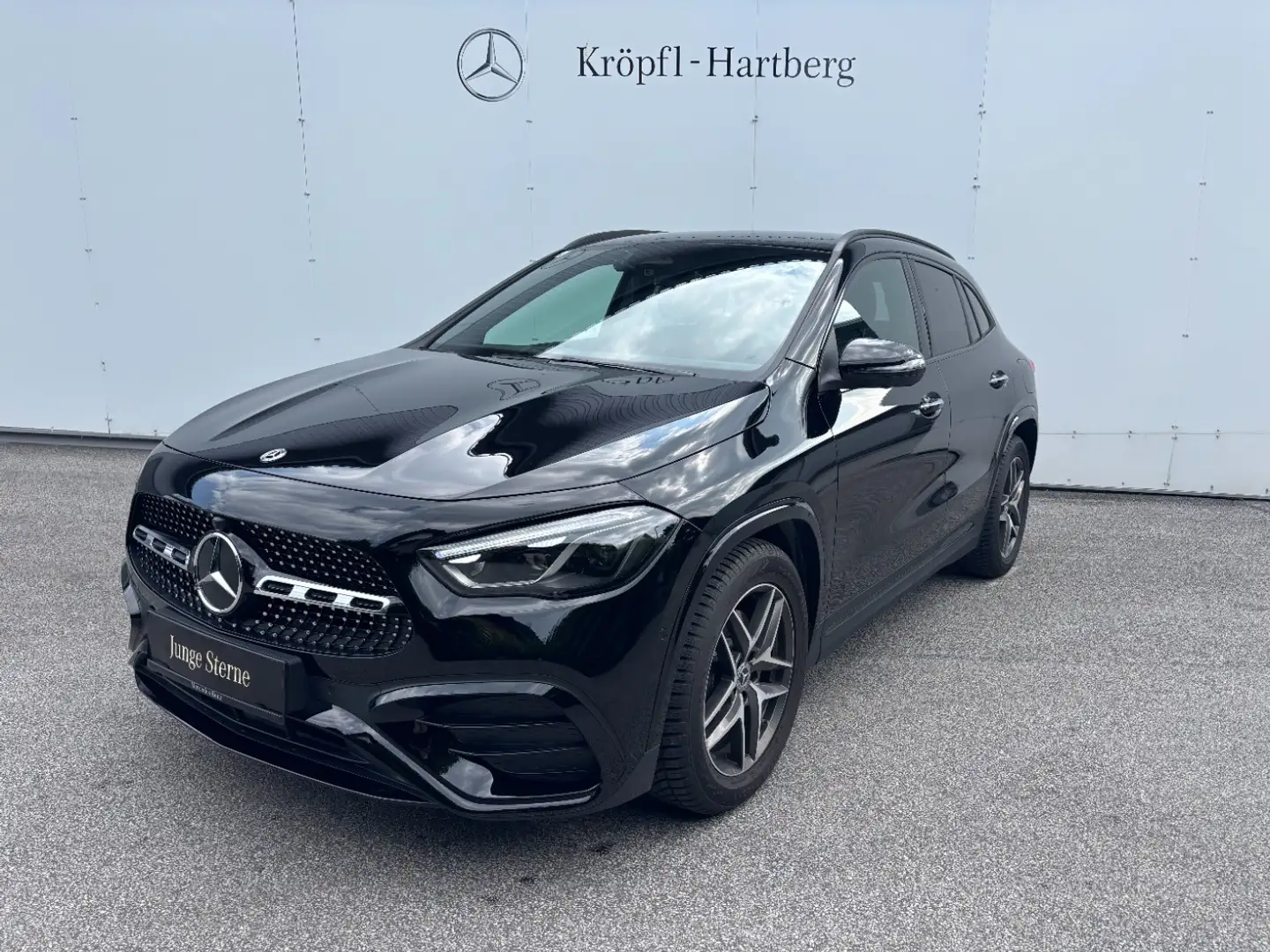 Mercedes-Benz GLA 180 Österreich-Edition AMG Line AMG Night Schwarz - 2