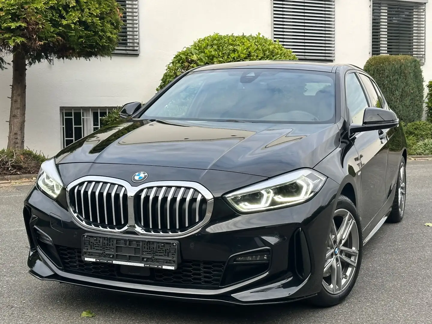 BMW 118 i Lim*M-SPORTPAKET*SHADOW-LINE*16-TKM* Schwarz - 2