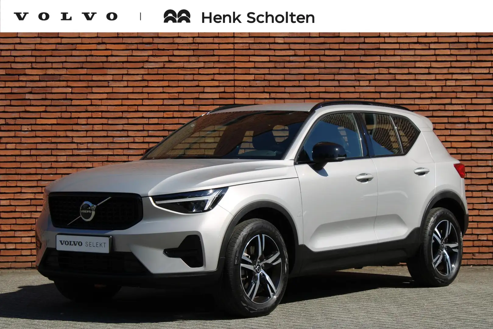Volvo XC40 B4 Plus Dark | Trekhaak | Verwarmbare Voorstoelen Grijs - 1