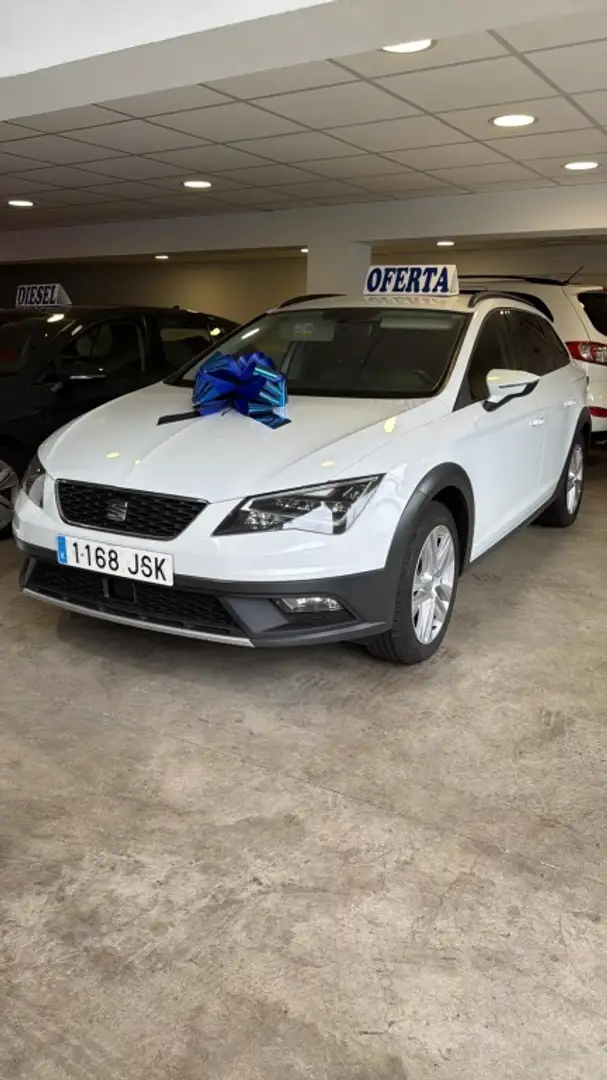 SEAT Leon 2.0TDI CR S&S 4Drive DSG6 184 Weiß - 1