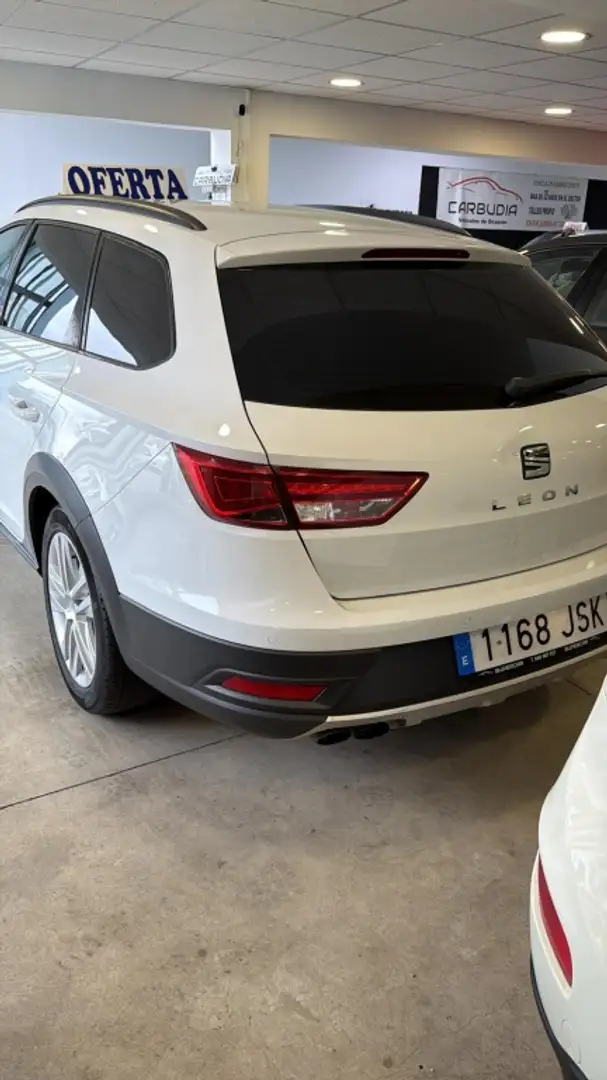 SEAT Leon 2.0TDI CR S&S 4Drive DSG6 184 Weiß - 2
