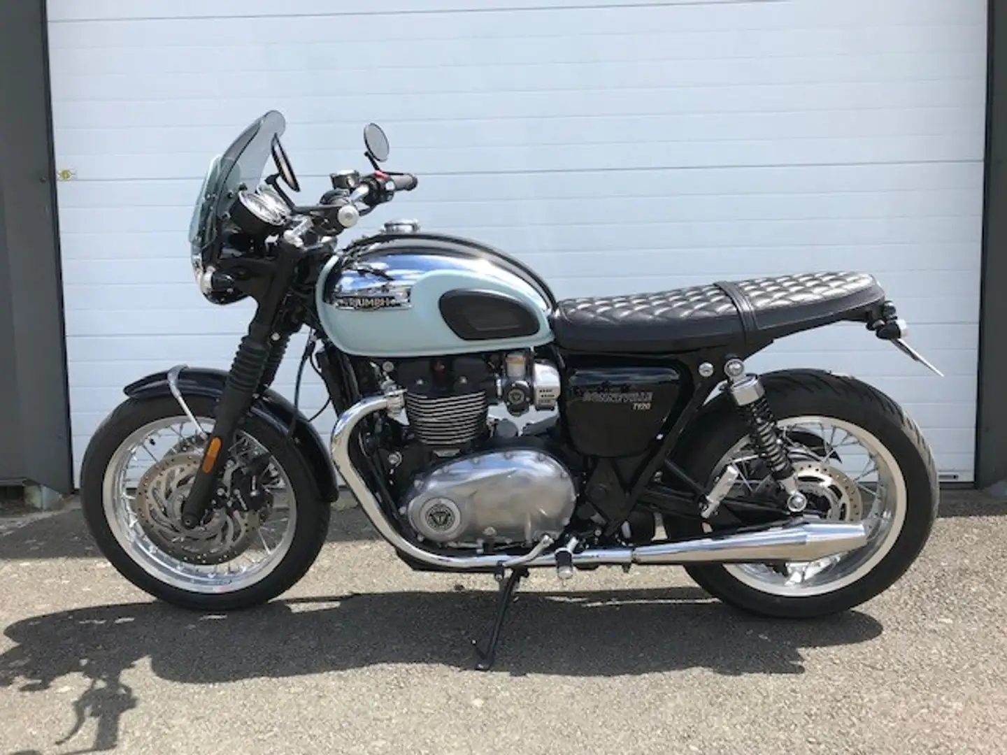 Triumph Bonneville T120 - 2