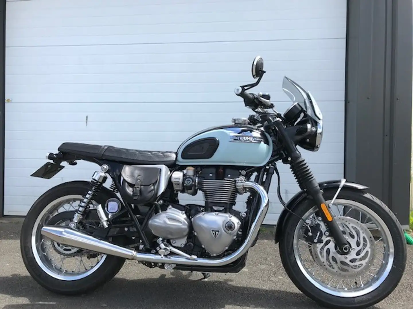 Triumph Bonneville T120 - 1