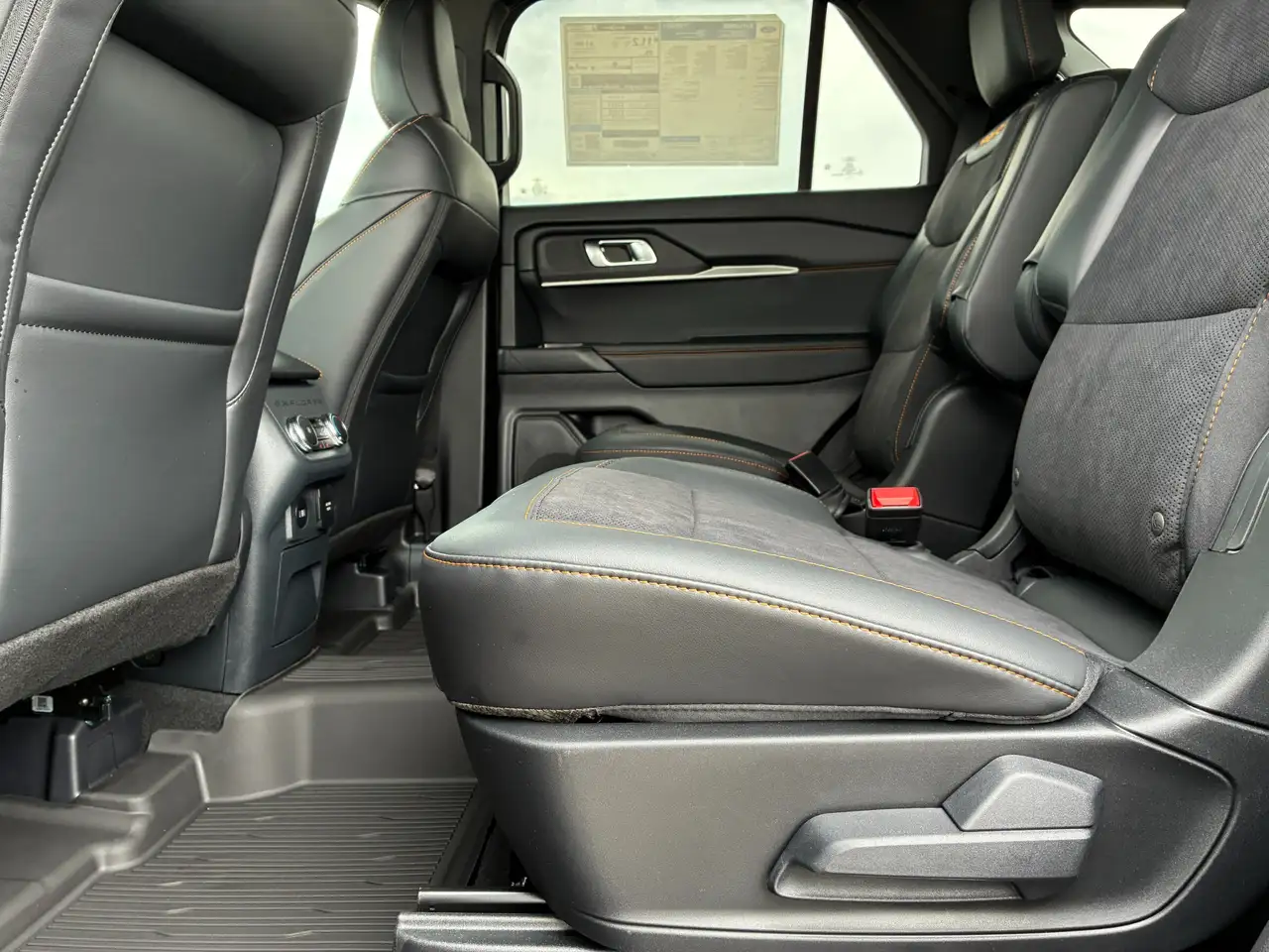 Ford Explorer снимка Ford Explorer
