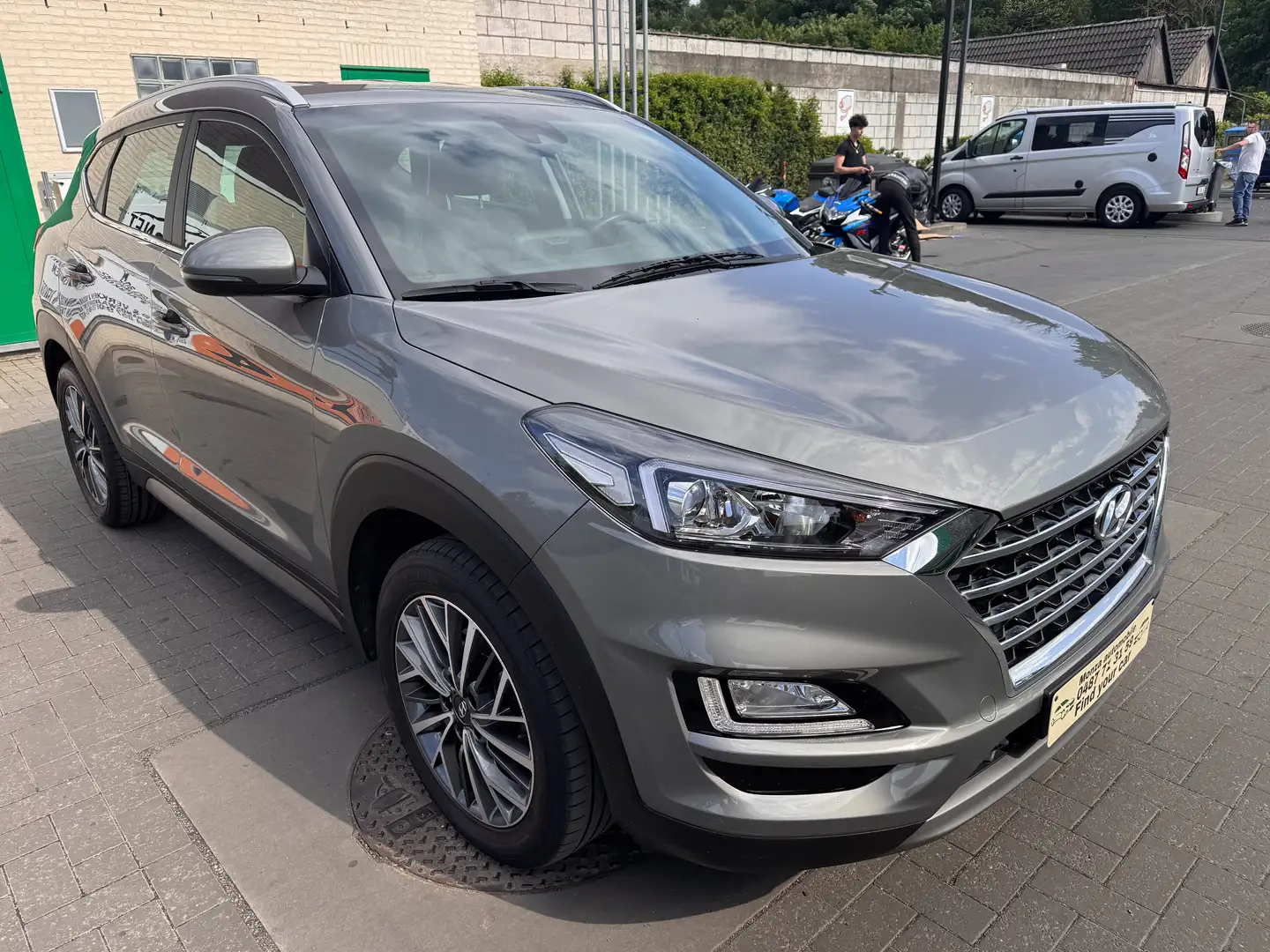 Hyundai TUCSON 1.6 CRDi Shine DCT Grijs - 1