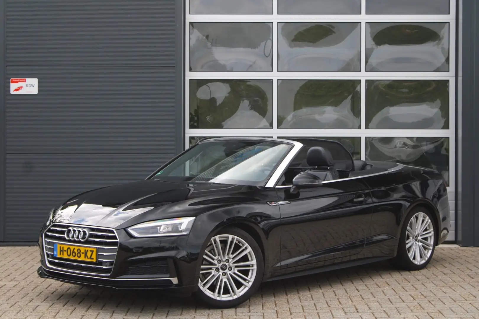 Audi A5 Cabriolet 40 TFSI S-Line | Org. NL | Nekverwarming Zwart - 1