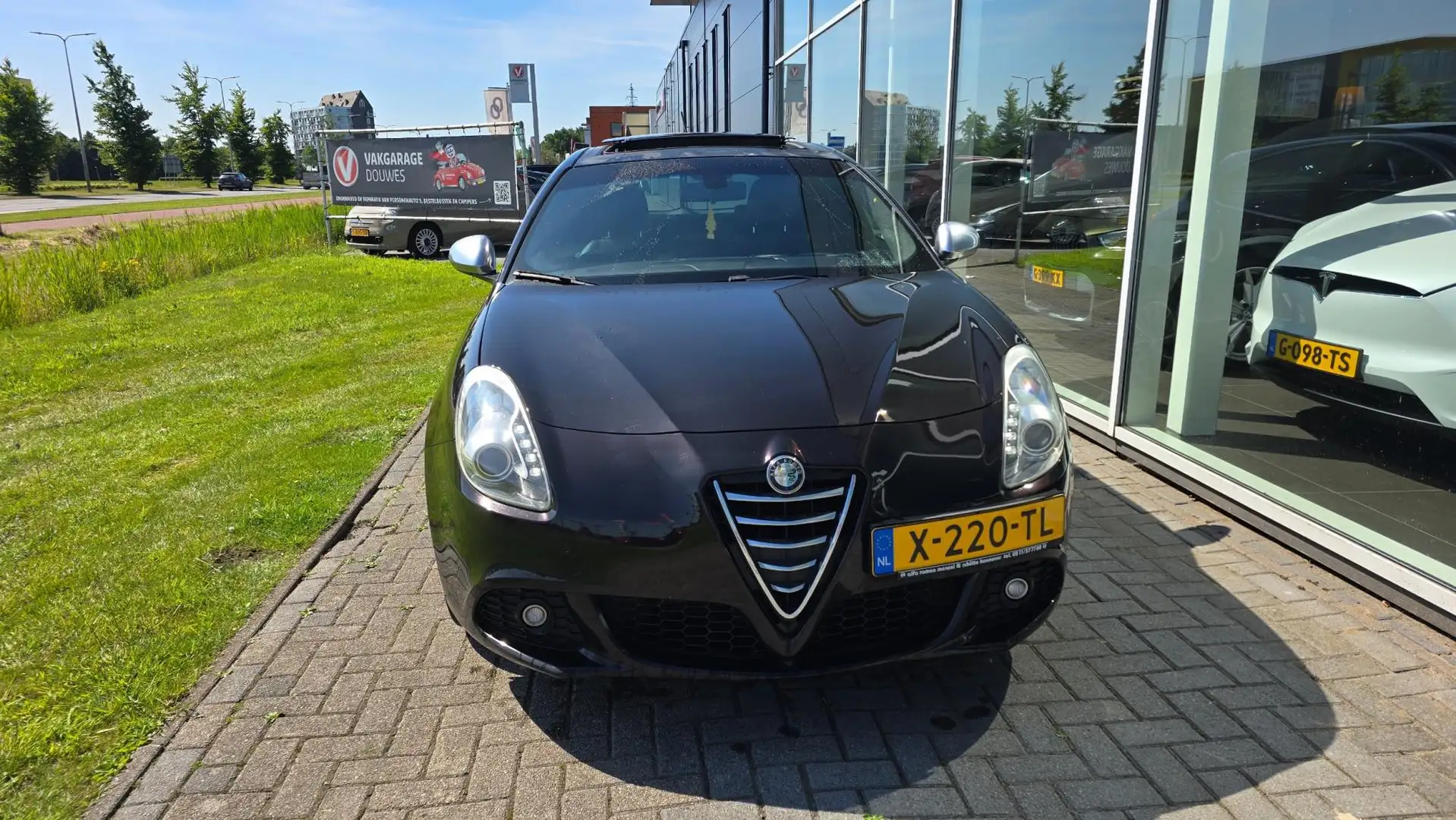 Alfa Romeo Giulietta 1.4 T Distinctive | Pano | Airco | Leder | Cruise Zwart - 2