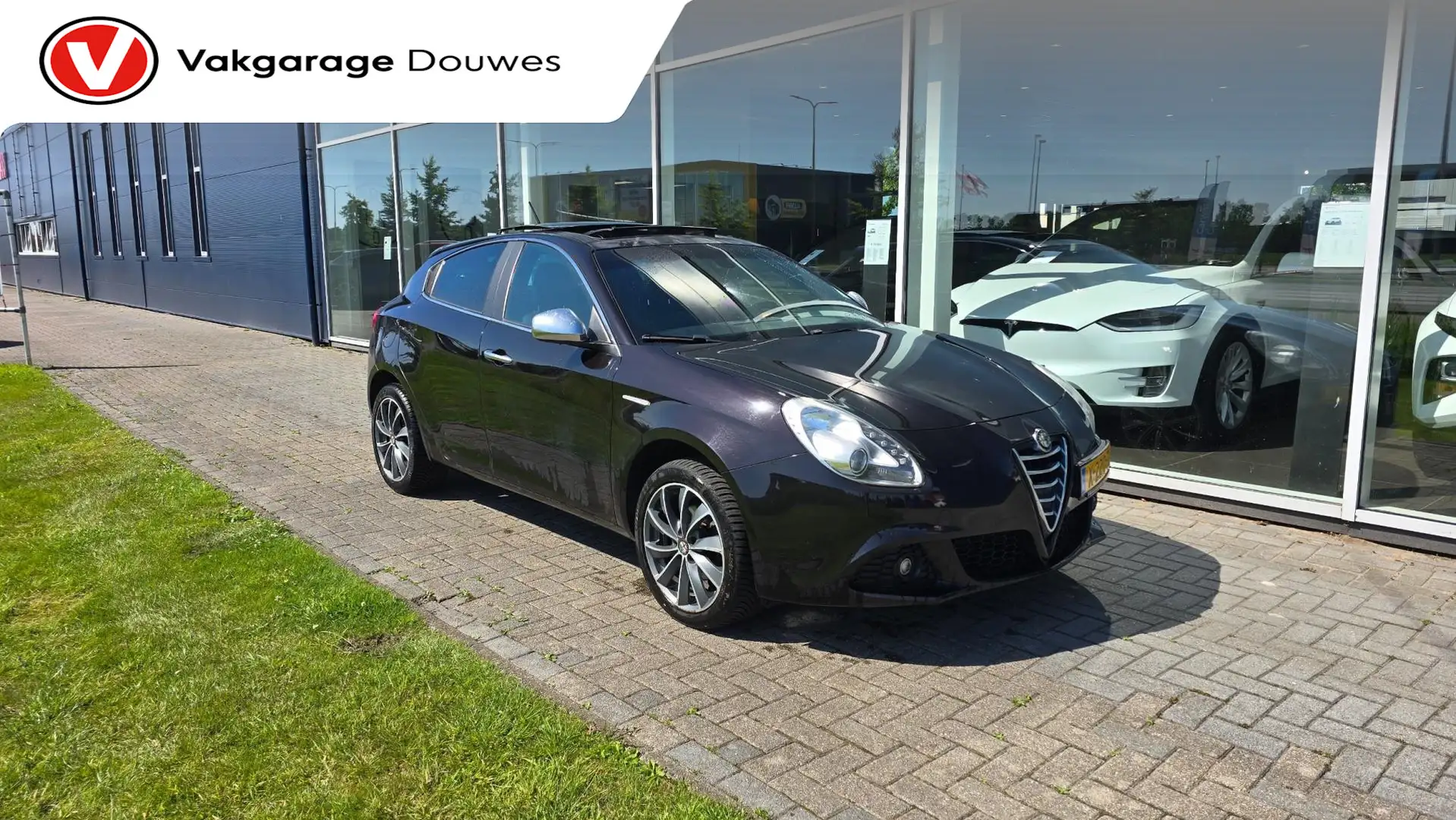 Alfa Romeo Giulietta 1.4 T Distinctive | Pano | Airco | Leder | Cruise Zwart - 1