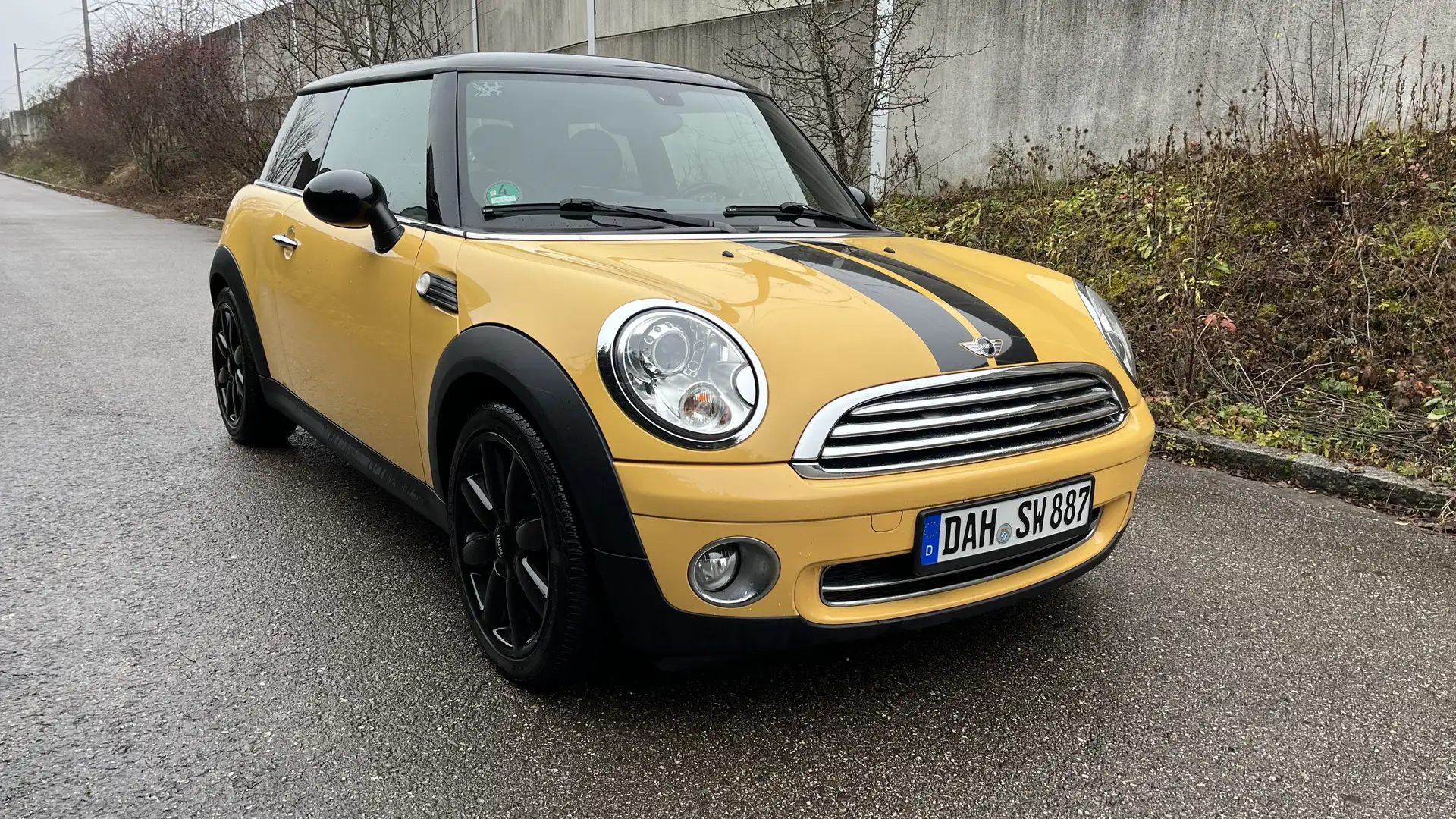 MINI One Cooper Gelb - 2