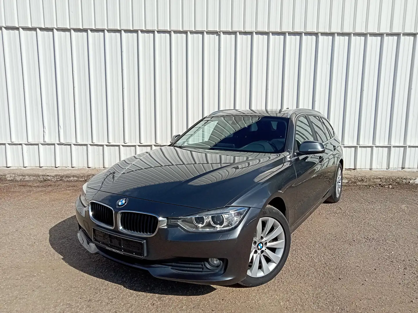 BMW 320 Touring 320d 184 ch 124 g Lounge Šedá - 1