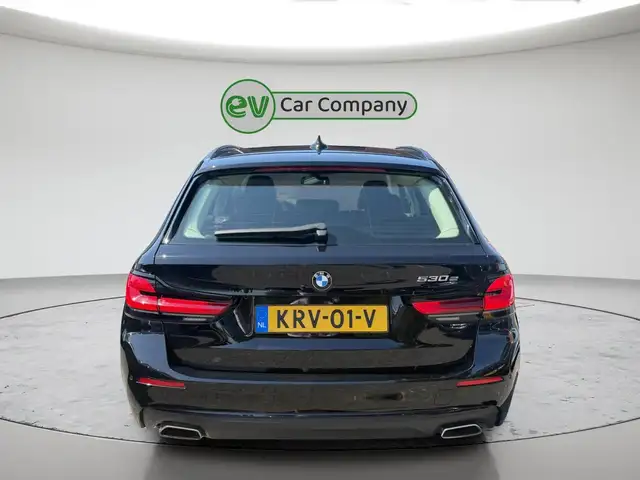 BMW 5 Series view 7