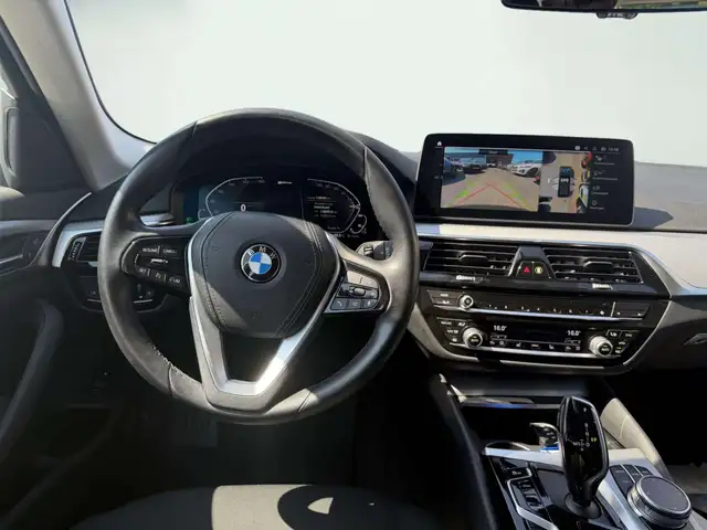 BMW 5 Series view 6