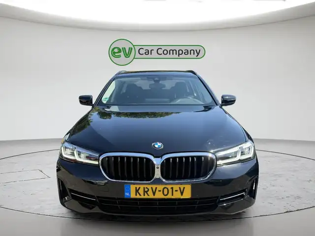 BMW 5 Series view 8