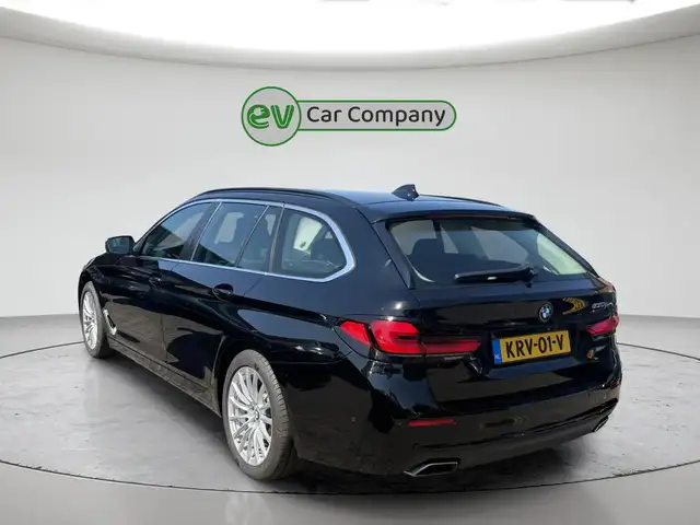 BMW 5 Series view 4