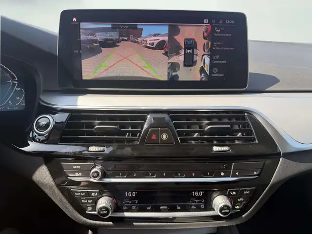 BMW 5 Series view 11