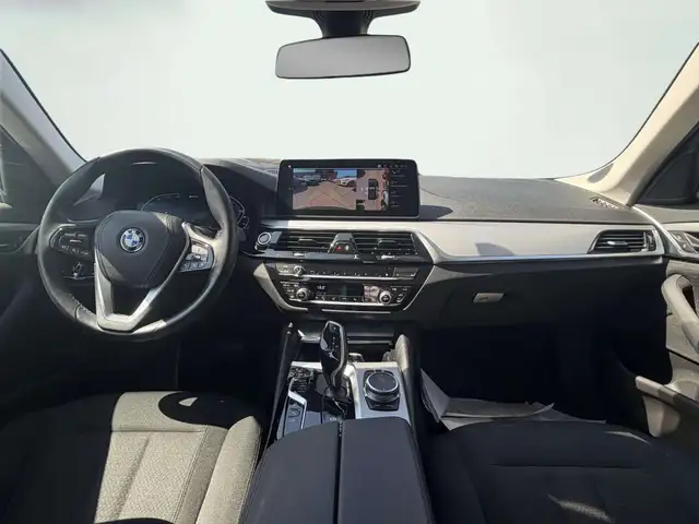 BMW 5 Series view 5