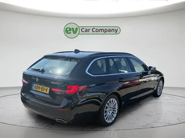 BMW 5 Series view 3
