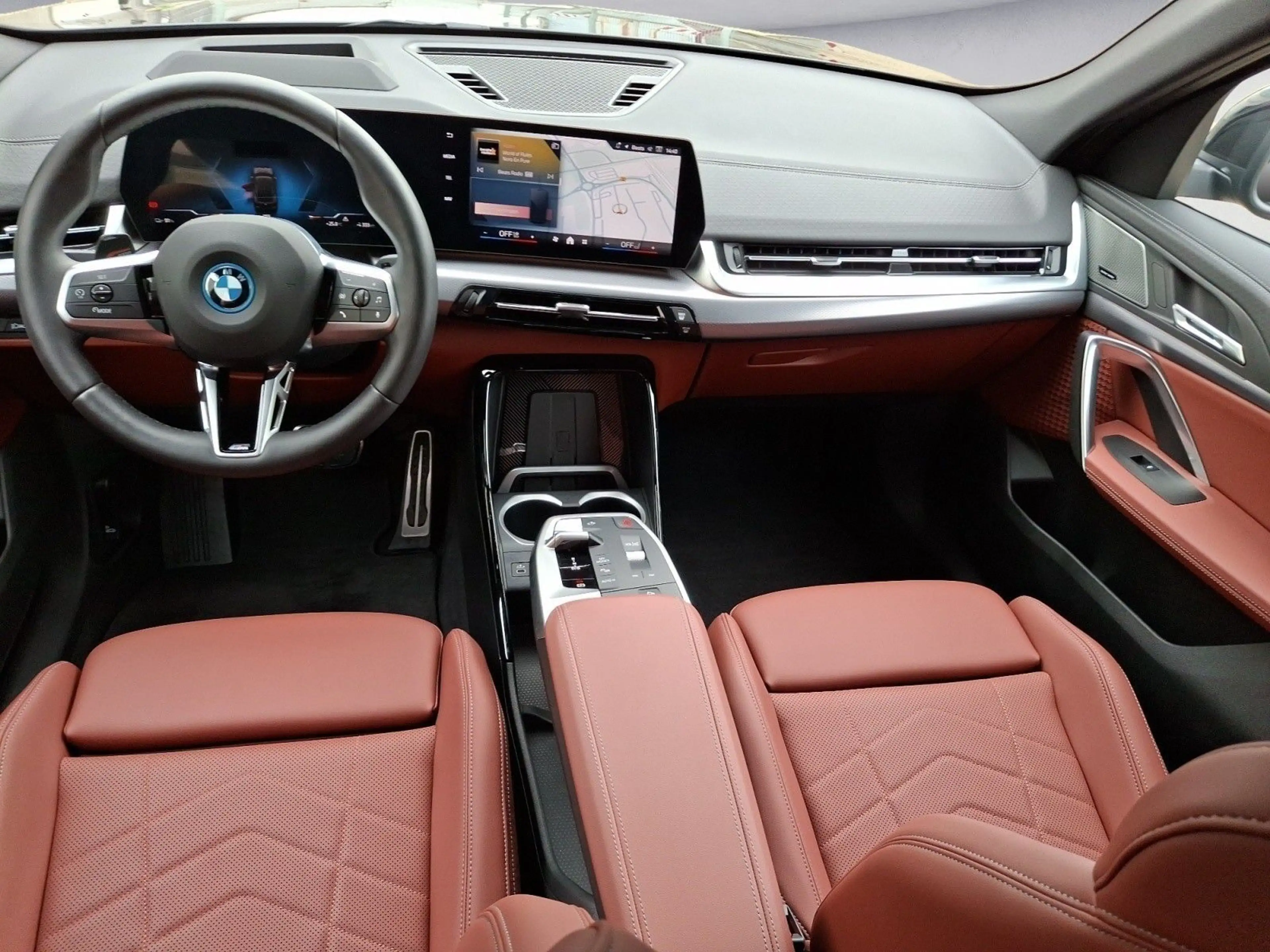 BMW iX2 ix2 xDrive30 M Sportpaket Head-Up AHK Sportsitze — photo 11