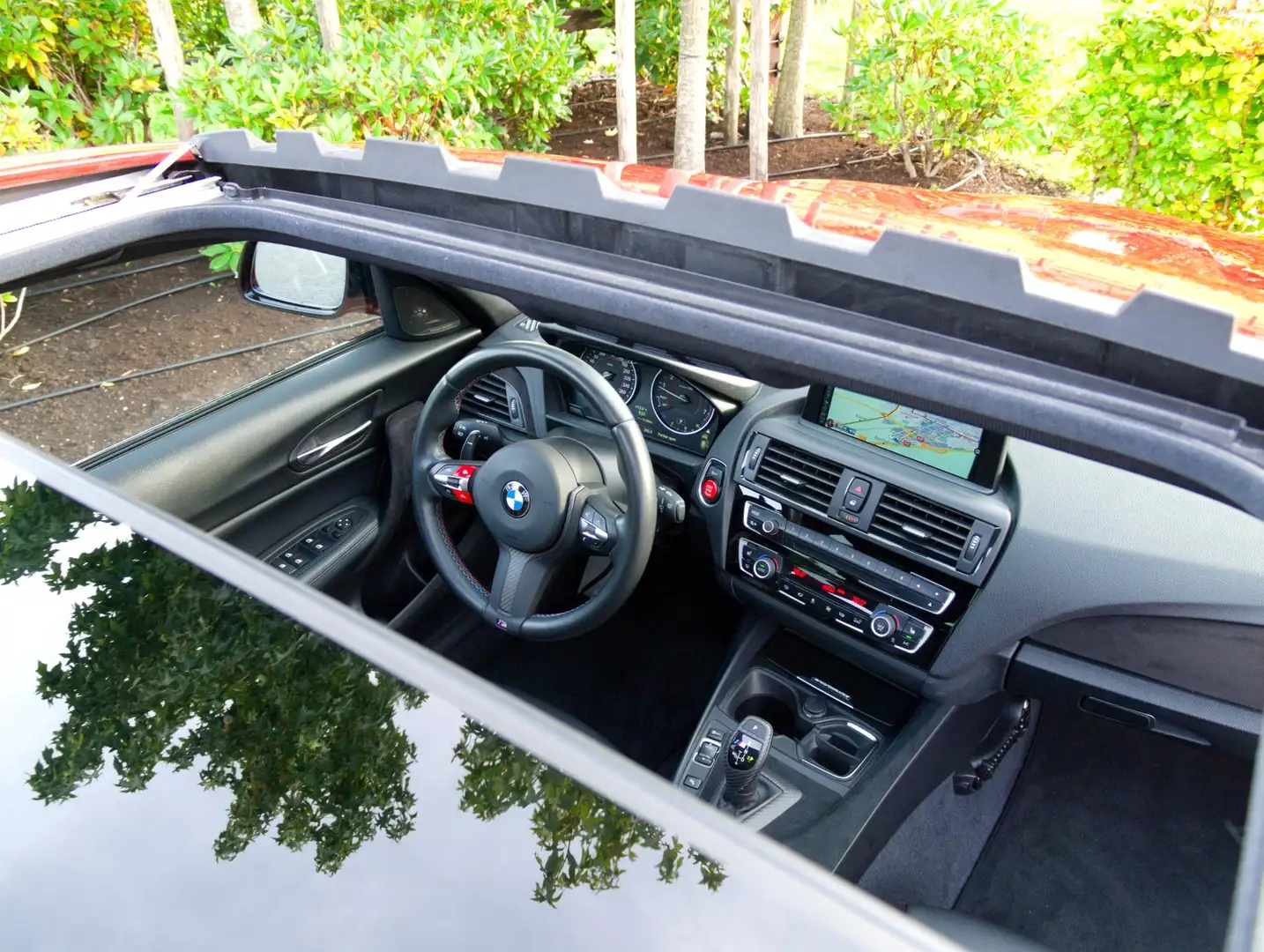 BMW 135 1-serie M135i xDrive High Executive ZEER UNIEKE AU Oranje - 2