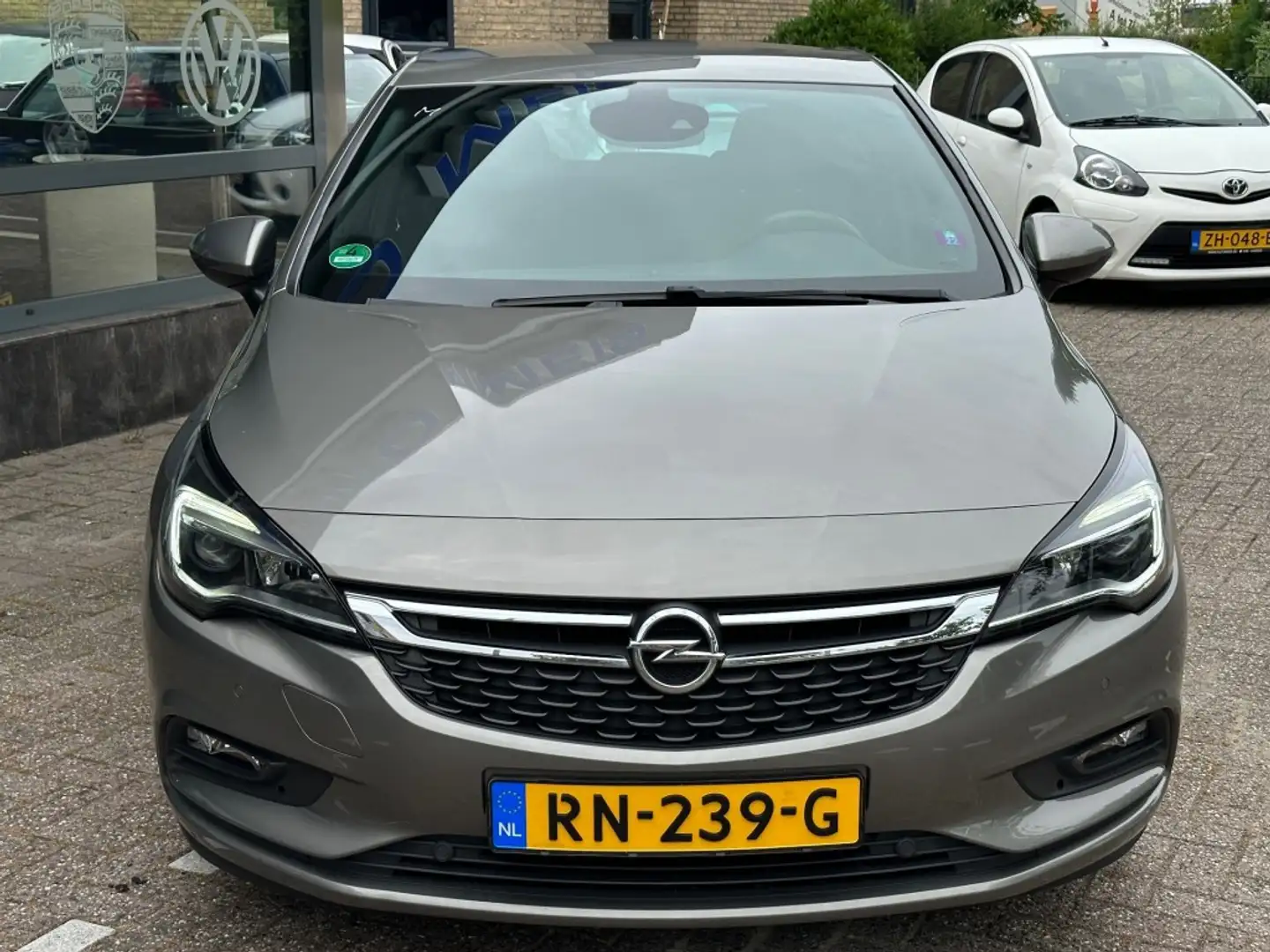 Opel Astra K 1.4 Turbo Innovation 150pk Clima Navigatie WI-FI Grijs - 2