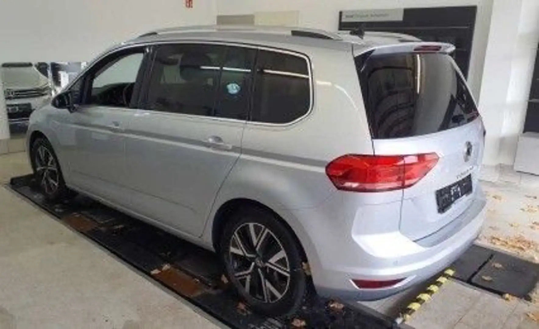 Volkswagen Touran 1.5 TSI DSG Highline *ACC*KAMERA*DAB* Silber - 2