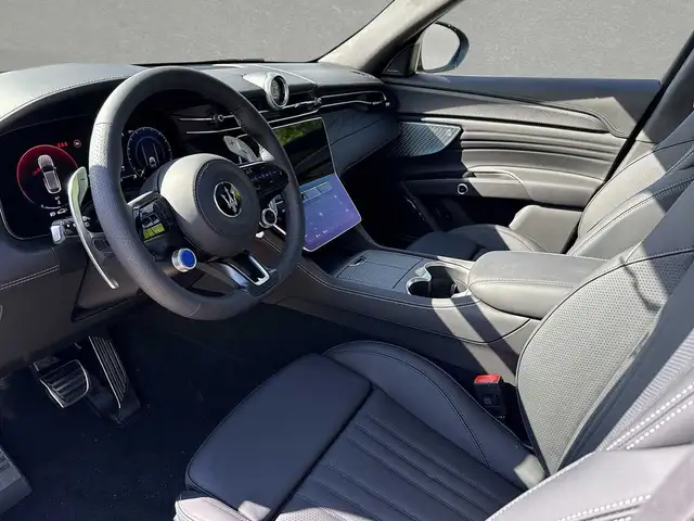 Maserati Grecale view 3