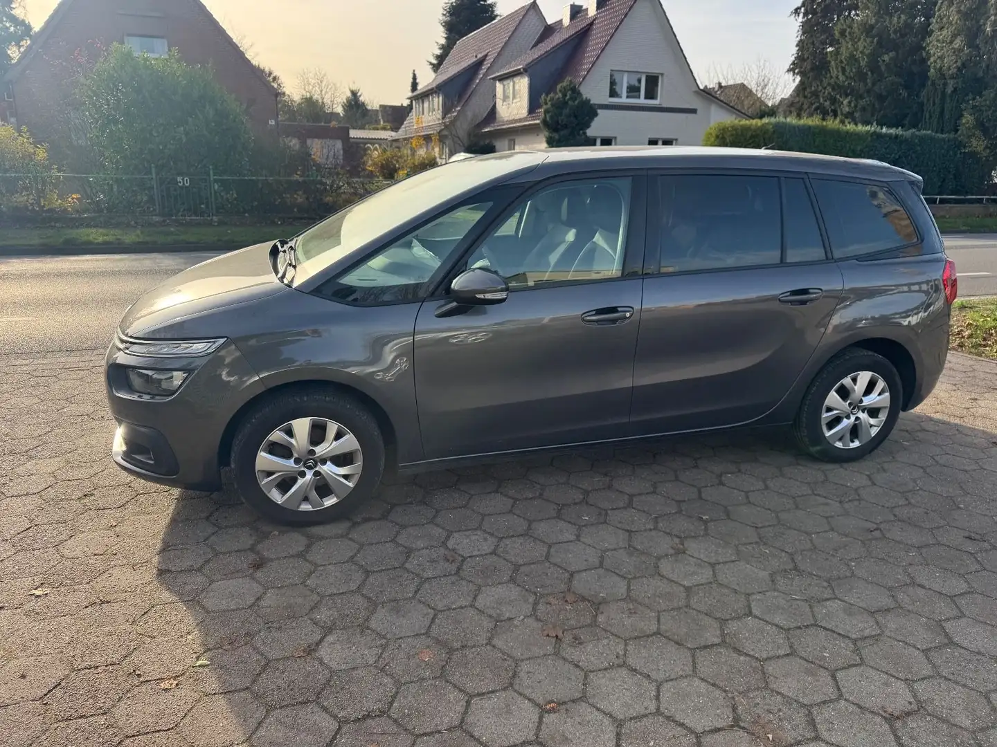 Citroen Grand C4 Picasso 1.2 Feel Euro6 *7-Sitzer+8xReif Grau - 1