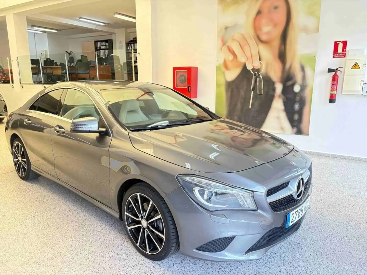 Mercedes-Benz CLA 180 Urban Gris - 1