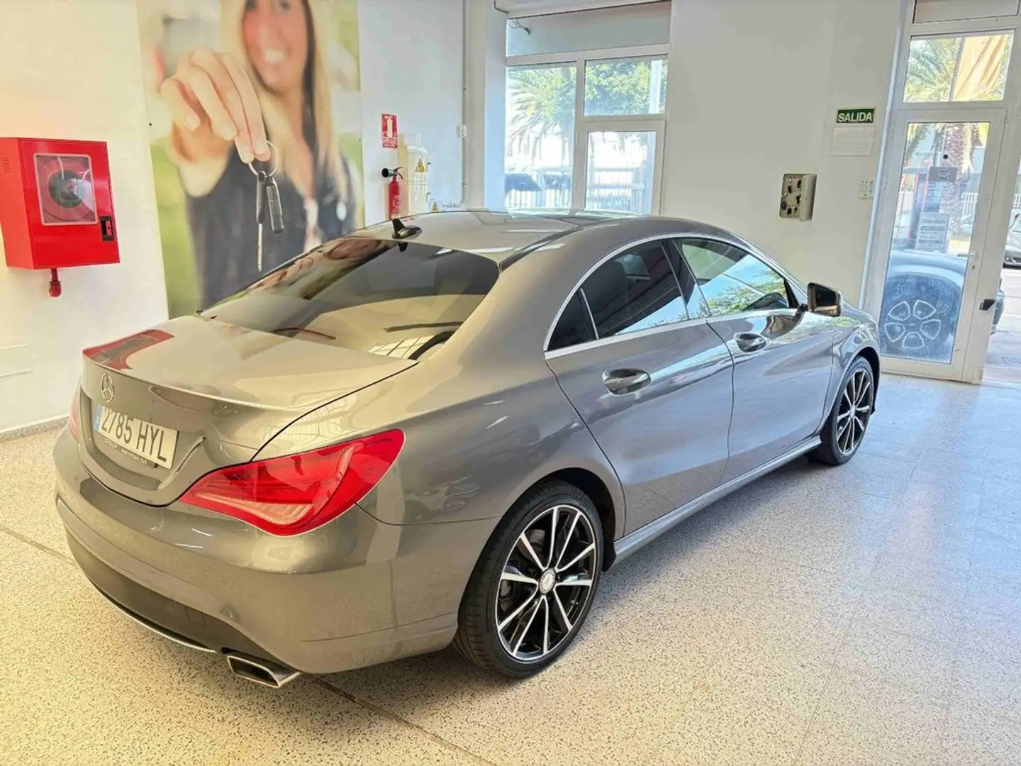 Mercedes-Benz CLA 180 Urban Gris - 2
