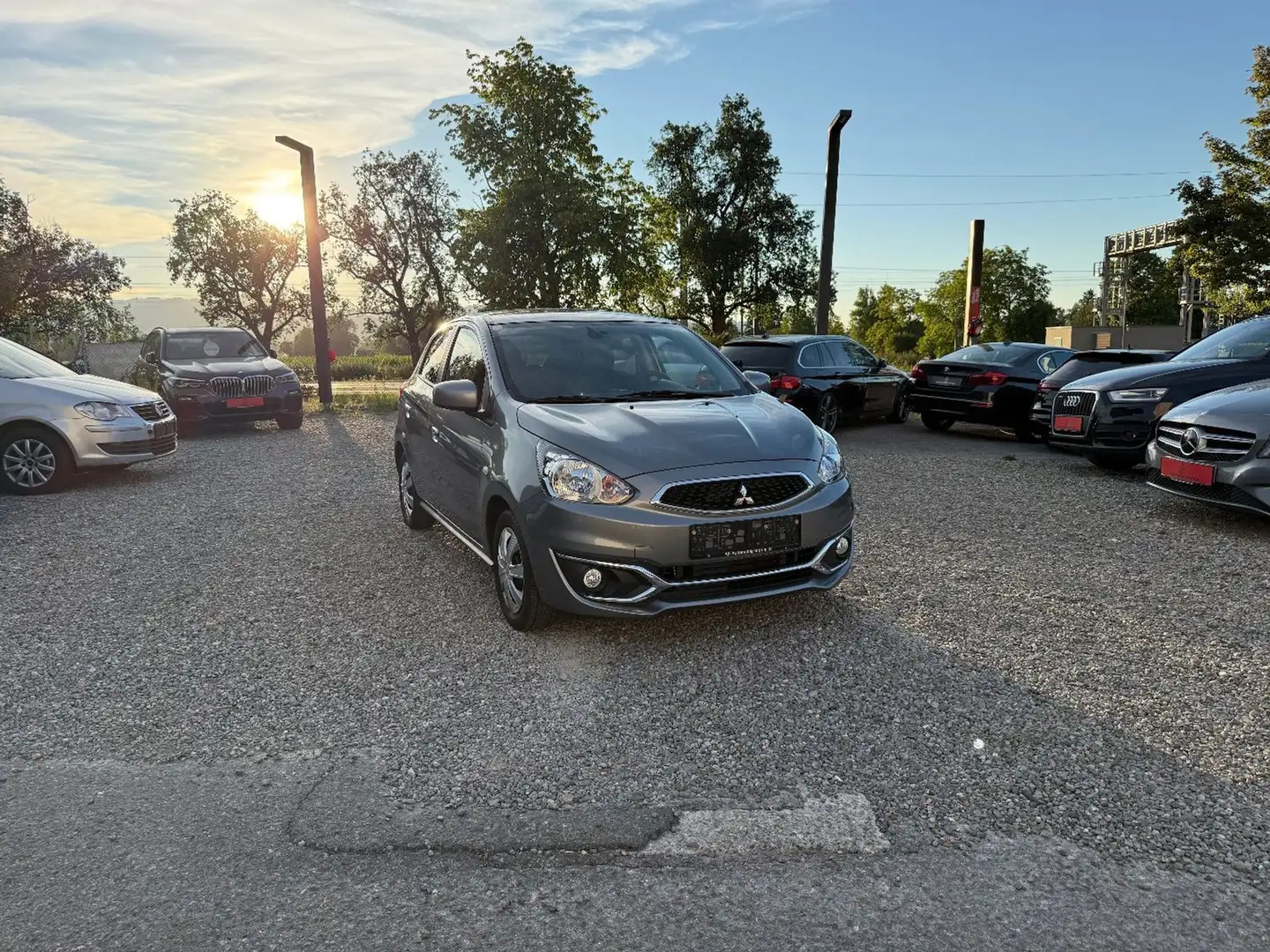 Mitsubishi Space Star 1.2 Invite Grau - 1