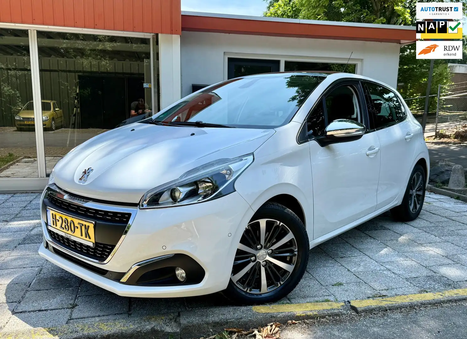 Peugeot 208 1.2 PureTech GT-line / Automaat / Clima / Cruise / Wit - 1