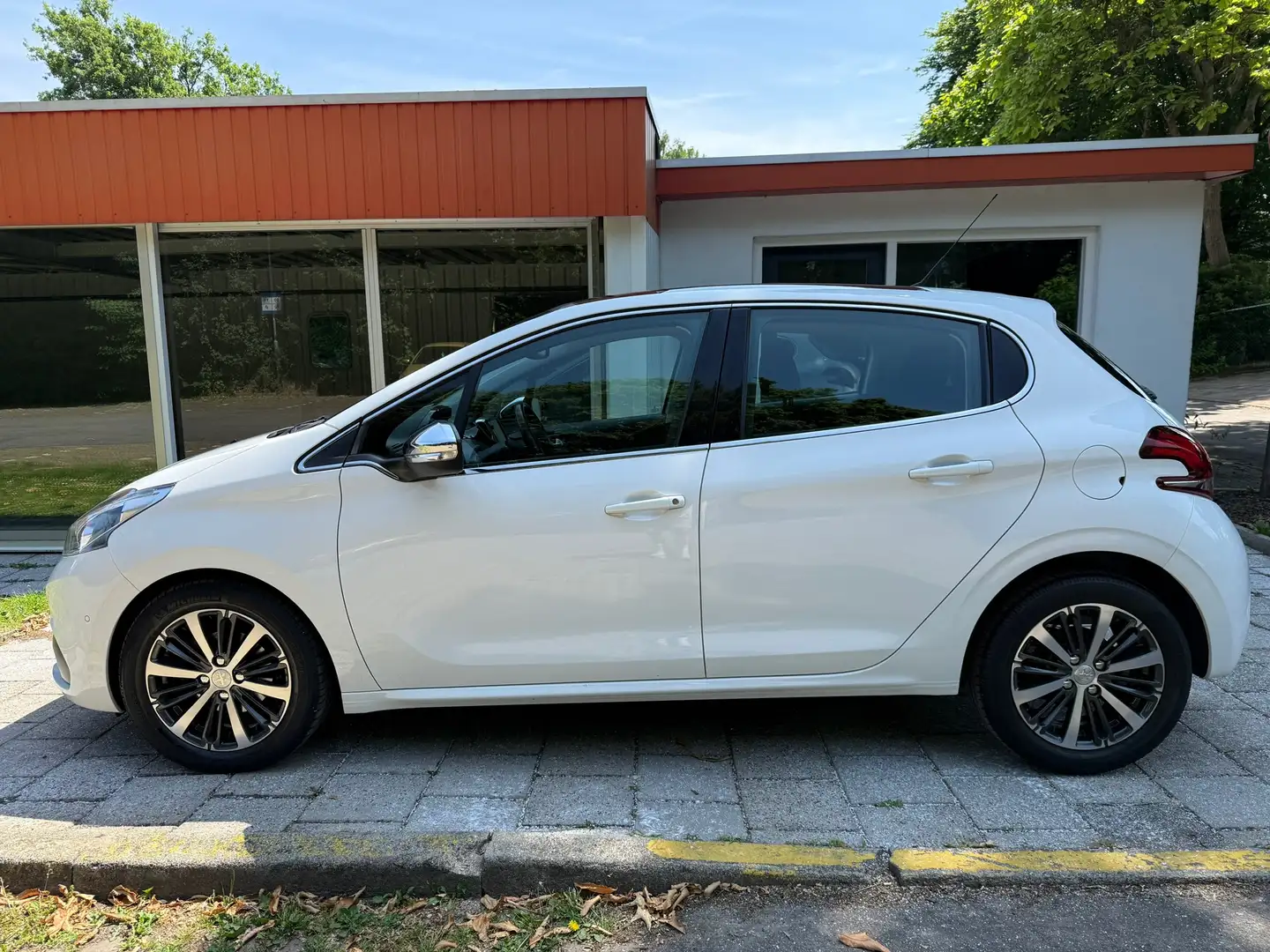 Peugeot 208 1.2 PureTech GT-line / Automaat / Clima / Cruise / Wit - 2