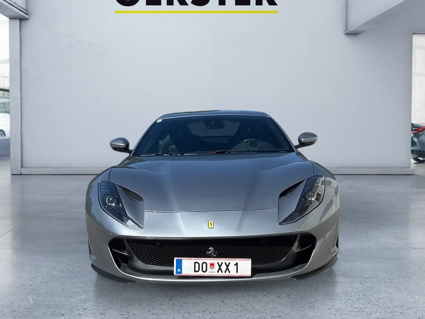 Ferrari 812 Superfast AUT Grau - 2