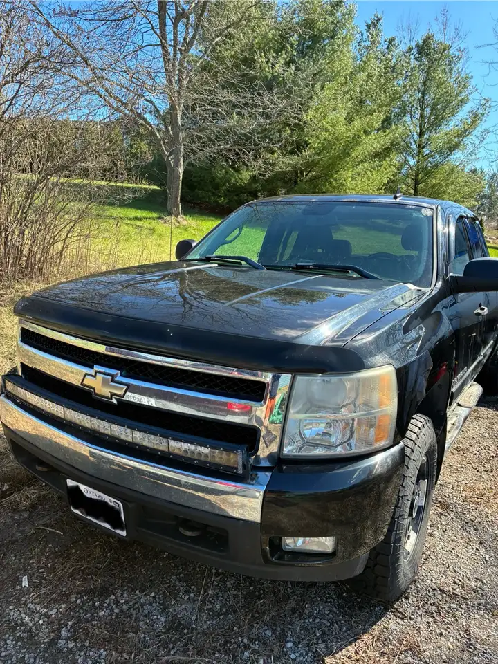 Chevrolet Silverado 1500 снимка Chevrolet Silverado 1500