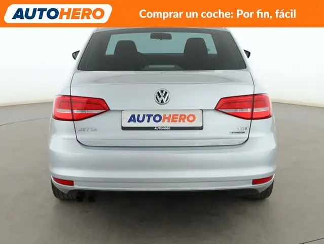 Volkswagen Jetta view 5