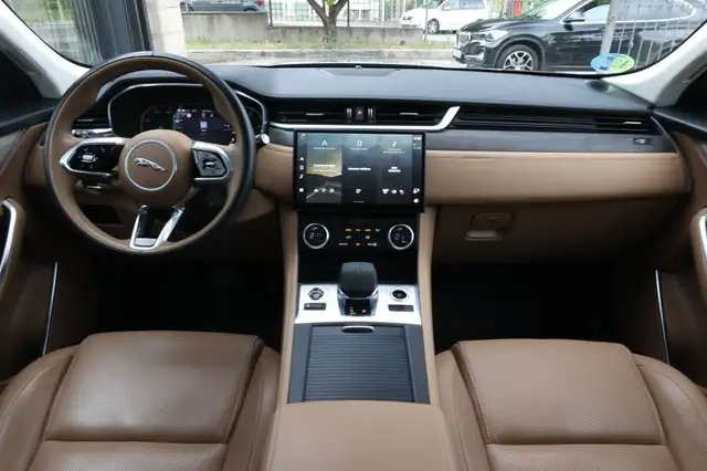 Jaguar F-Pace view 12