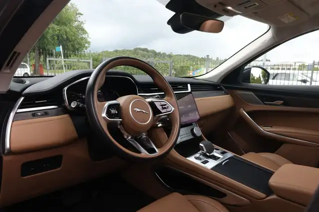 Jaguar F-Pace view 10