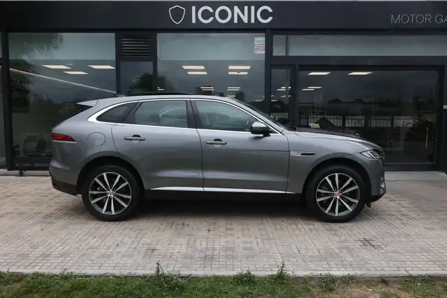Jaguar F-Pace view 5