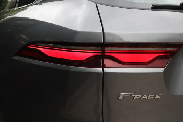 Jaguar F-Pace view 9
