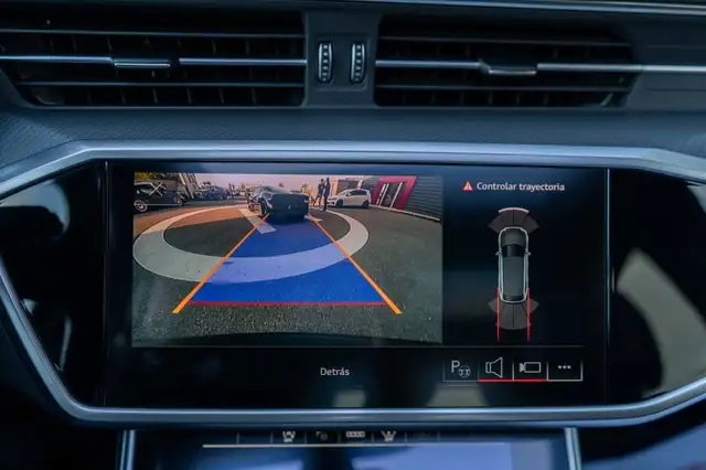 Audi A6 view 12