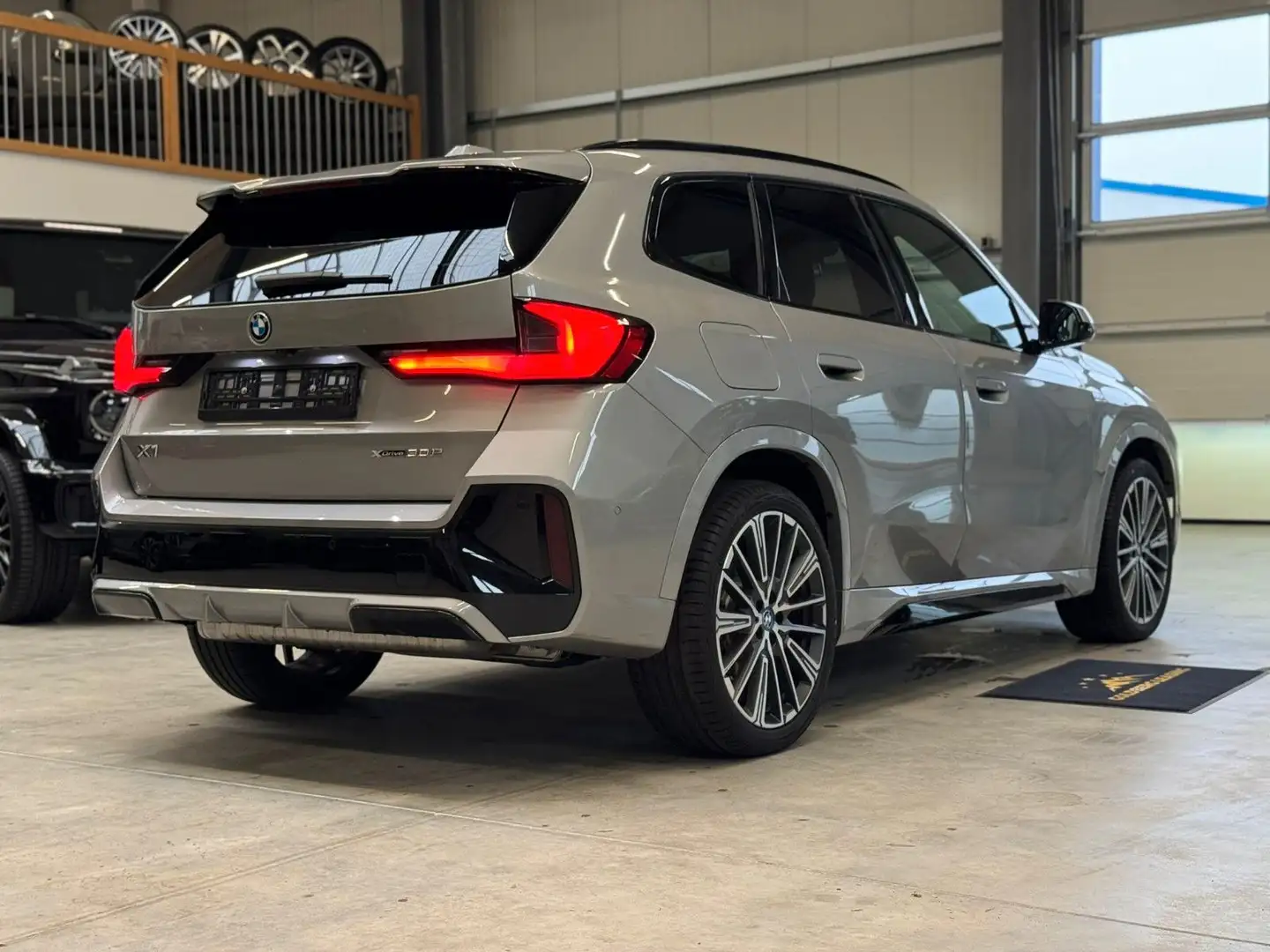 BMW X1 xDrive30e M SPORT LUXURY SHADOW FULLY Zilver - 2