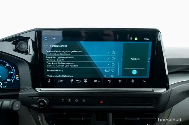 Volkswagen Transporter view 14