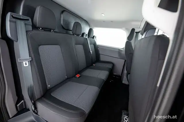 Volkswagen Transporter view 7