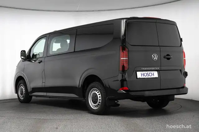 Volkswagen Transporter view 4