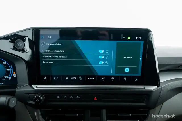 Volkswagen Transporter view 15
