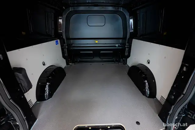 Volkswagen Transporter view 8