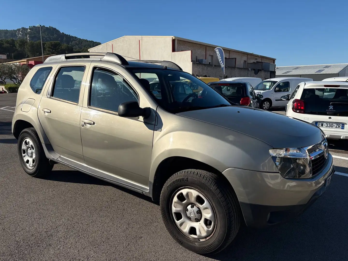 Dacia Duster 1.5 dCi 110 FAP Lauréate 4x2 Beige - 1