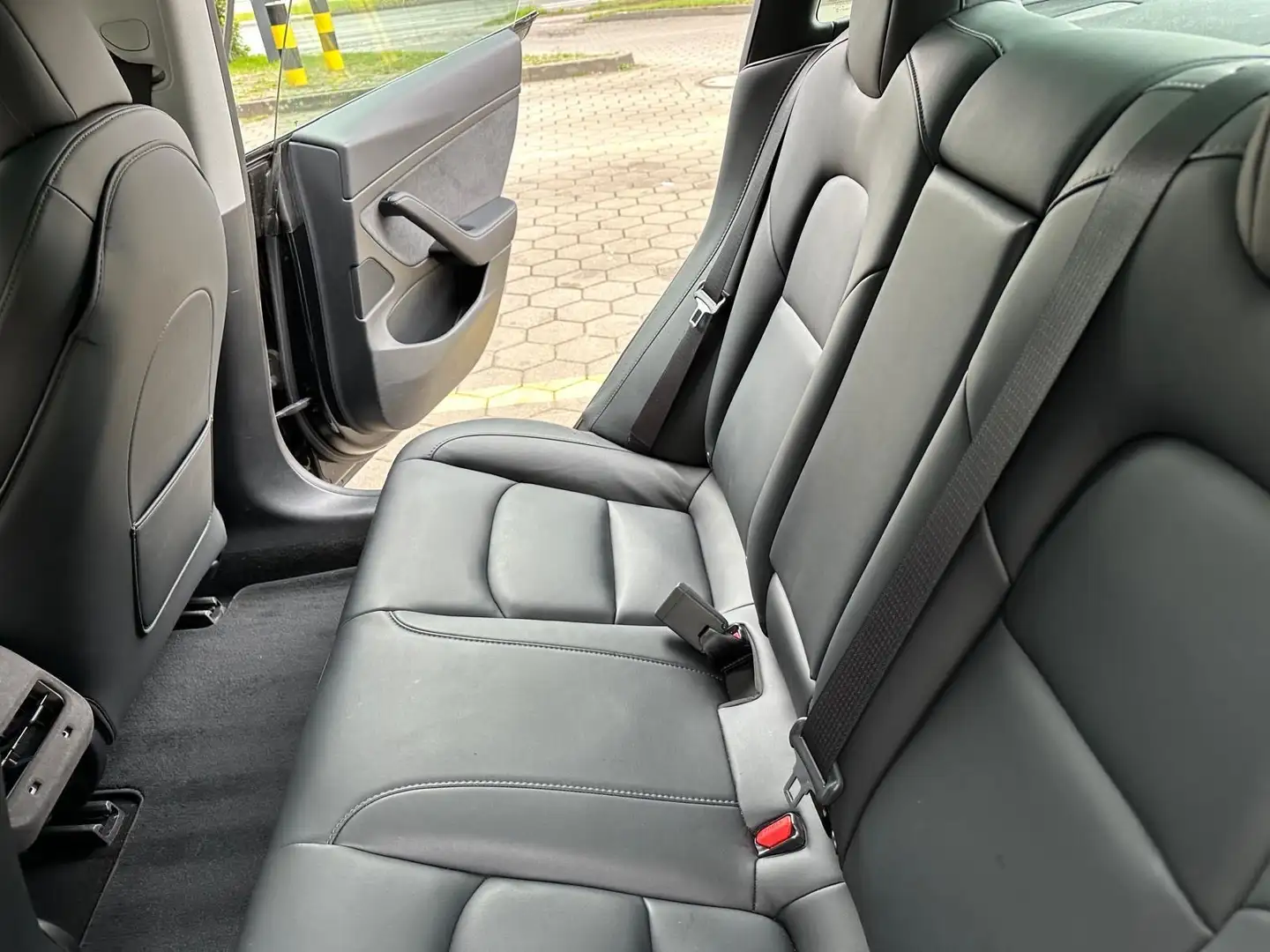 Tesla Model 3 Standard Reichweite Plus Hinterradantrieb Schwarz - 2