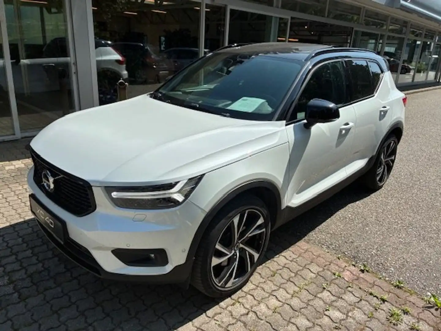 Volvo XC40 T5 R-Design AWD Geartronic *SD*ACC*LED*AHV* Weiß - 2