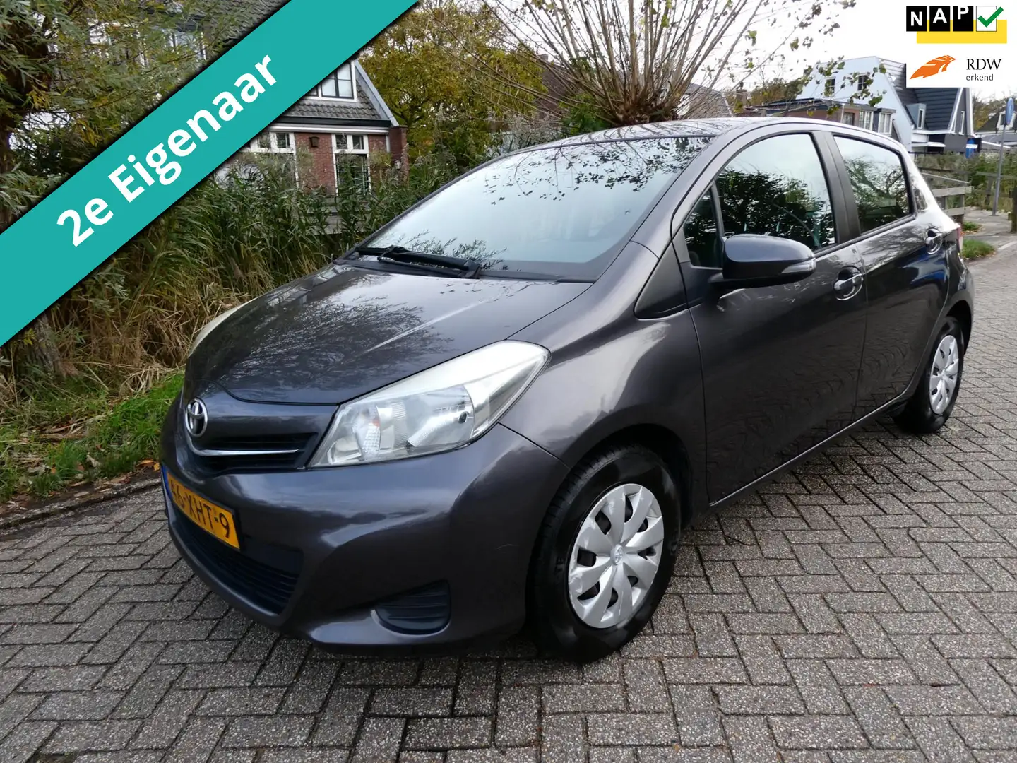 Toyota Yaris 1.0 VVT-i Aspiration 5-deurs 2e eigenaar Airco Zui Gris - 1